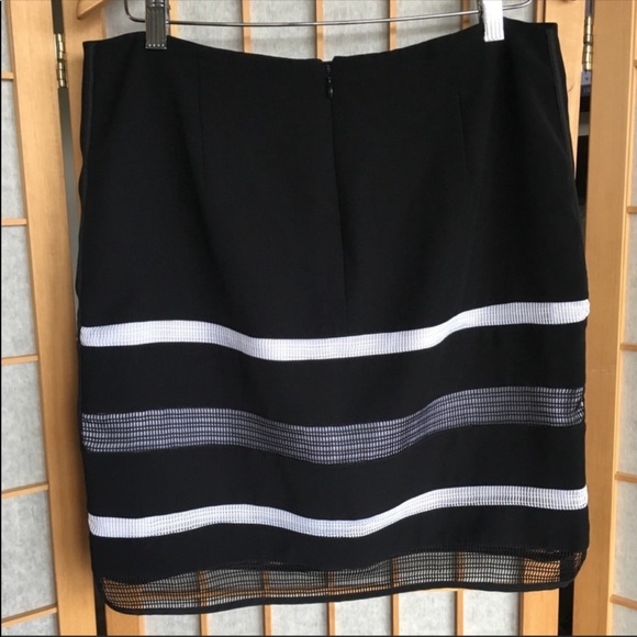 WHBM Black & White Skirt SZ 8 - Picture 6 of 8